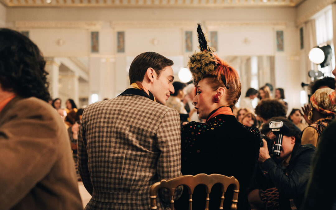 Carmen Giardina è Anna Piaggi nella serie internazionale Becoming Karl Lagerfeld su Disney+